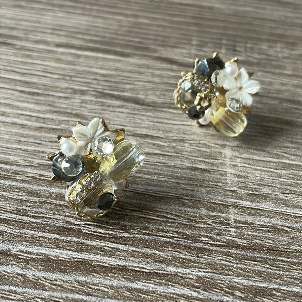 Minimalist stud earrings A108